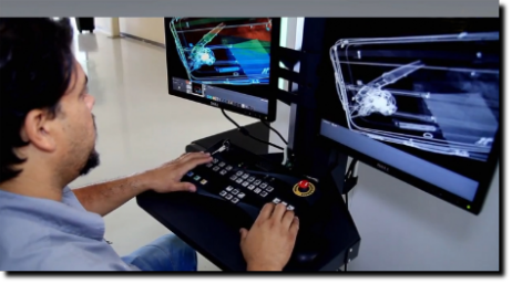 Sicurezza, postazione dello scanner raggi-x per controllo pacchi