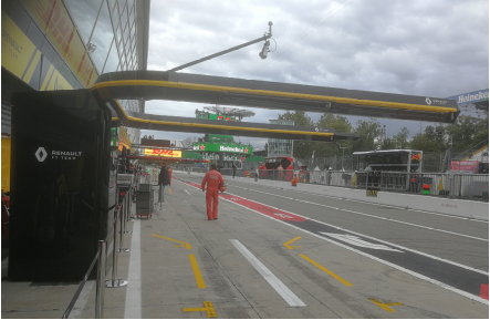 Ingresso della pista davanti ai box a Monza durante le prove del Gran Premio di Monza 2019 Ingresso della pista davanti ai box a Monza