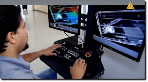 Sicurezza, postazione dello scanner raggi-x per controllo bagagli Sicurezza, postazione dello scanner raggi-x per controllo pacchi