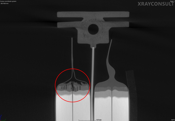 Micro Tomografia di connessioni interni difettosi