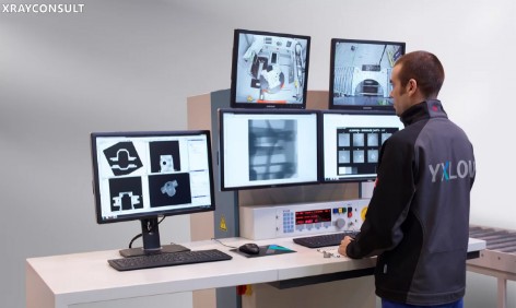 Postazione operatore su impianto radioscopia Postazione operatore su impianto radioscopia e Tomografia