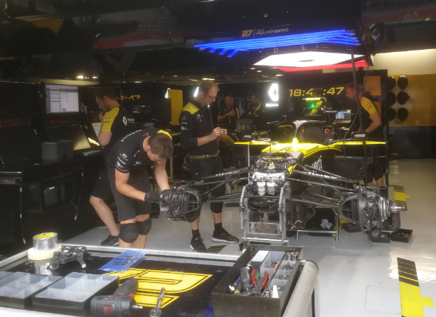Durante il Gran Premio, Xrayconsult ha invitato alcuni clienti per una visita ai box della Renault