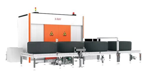 Impianto compatto di radioscopia X-ray UNL 120C per il Controllo Non Distruttivo (CND) automatico di pneumatici e materiali compositi in linea di produzione.