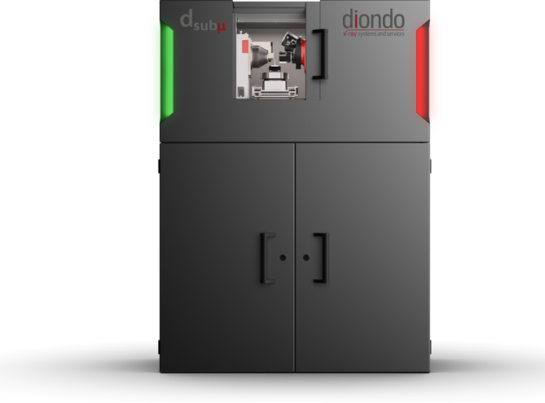 Sistema di Tomografia Sub-Micro CT Diondo dsub per Analisi Microstrutture Fotografia ravvicinata del sistema Diondo dsub, un tomografo computerizzato ultra-compatto per la ricerca, con manipolatore granite-based per la massima stabilità.