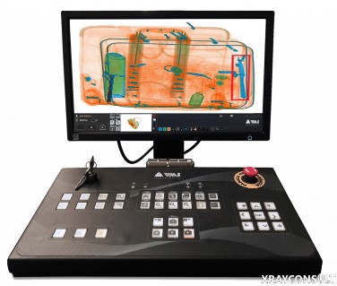 Sicurezza, postazione con 2 monitor dello scanner raggi-x per controllo bagagli Sicurezza, postazione con 2 monitor dello scanner raggi-x per controllo pacchi