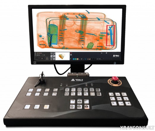 Sicurezza, postazione con 2 monitor dello scanner raggi-x per controllo bagagli Sicurezza, postazione con 2 monitor dello scanner raggi-x per controllo pacchi