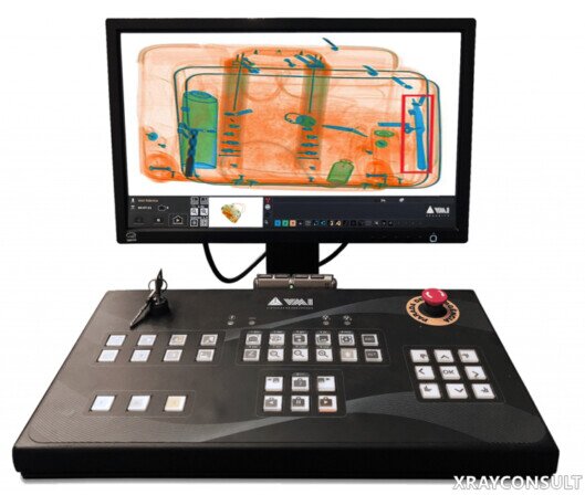 Sicurezza, postazione con 2 monitor dello scanner raggi-x per controllo bagagli Sicurezza, postazione con 2 monitor dello scanner raggi-x per controllo pacchi