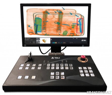 Sicurezza, postazione con 2 monitor dello scanner raggi-x per controllo pacchi