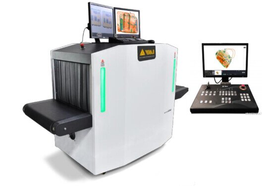 Sicurezza, postazione con 2 monitor dello scanner raggi-x per controllo bagagli Sicurezza, postazione con 2 monitor dello scanner raggi-x per controllo pacchi